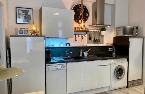 Am Staden Apartment | Living at Saarpartments - AdultsOnly - Business & Holiday Homes with Kitchen for Long- and Short Term stay, 3 min to St Johanner Markt and Points of Interest
