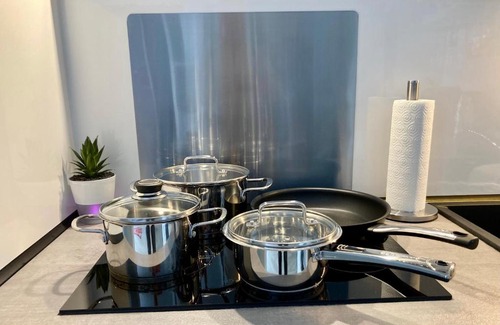 Saarbruecken Apartment | Living at Saarpartments -AdultsOnly- 2 Bedrooms, Kitchen- Business & Holiday Apartments for Long- and Short term Stay, 3 min to Train-Station, Secure E-Bike Parking!