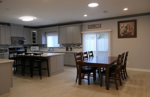 Midway City House | * Living Large * Newly Built * Disneyland & Beaches