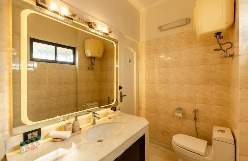 DLF Phase 1 House | Livistay - A luxury Homestay