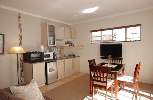 Greater Johannesburg Metropolitan Area House | Liz at Lancaster Guesthouse