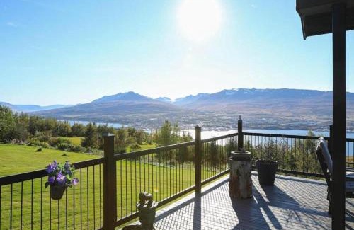 Akureyri Ski Chalet | LL Properties - Charming Panorama Family Cabin