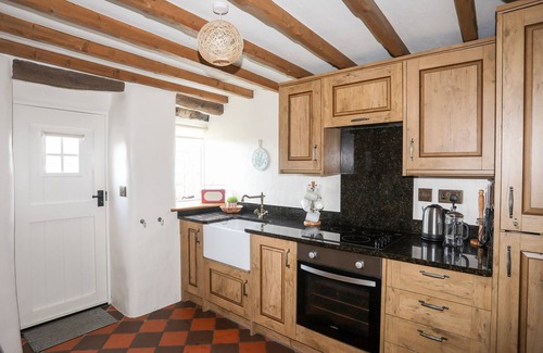 Garn Fadryn House | LLAIN FADARN, pet friendly, character holiday cottage in Nefyn