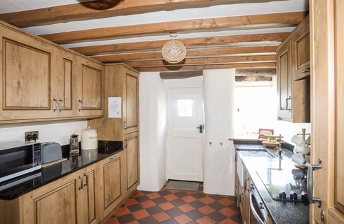 Garn Fadryn House | LLAIN FADARN, pet friendly, character holiday cottage in Nefyn