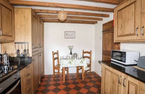Garn Fadryn House | LLAIN FADARN, pet friendly, character holiday cottage in Nefyn