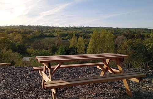 Llandovery Cabin | Llandovery - Cabin - Sleeps 2 - Parking - Garden