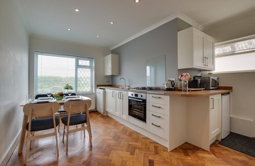 Porthcawl House | Llonyddwch - Two Bedroom House, Sleeps 5