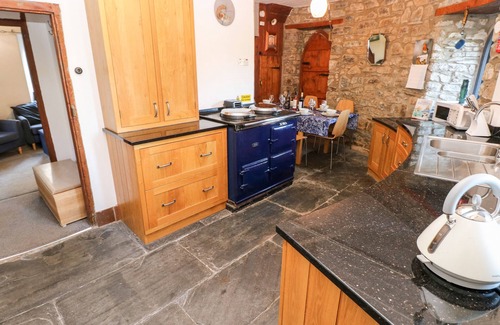 Newport Cottage | LLWYNGWAIR LODGE, pet friendly in Newport, Pembrokeshire