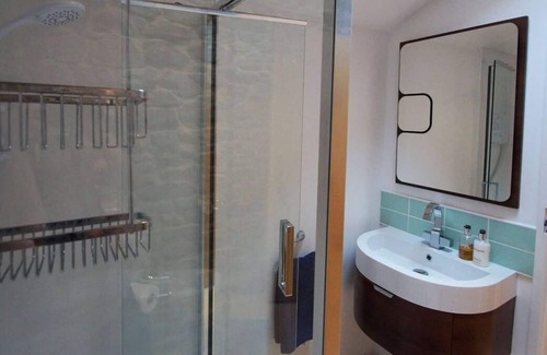 Llangadog Ski Chalet | Llwynrhosser in the beautiful Llangadog