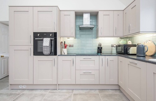 St Dogmaels Cottage | Llys Bonfyl, Holiday Cottage St Dogmaels, Sleeps 6, 3 bedrooms, bathrooms