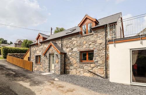 Llandderfel House | Llys Tirion