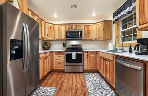 Lincoln Cabin | Loblolly Lane-Private Log Cabin- Hot Tub