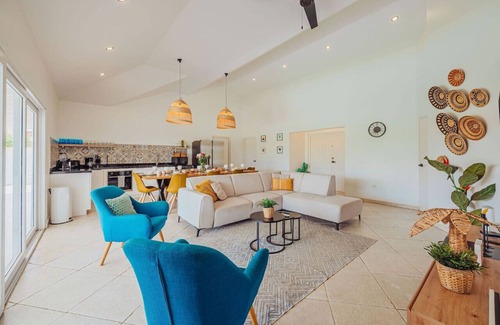 Oranjestad Villa | Local Vibes Villa, Big Pool and Outdoor, 10 sleeps