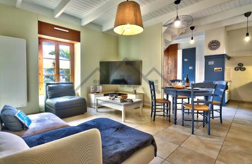 Guilvinec House | LocaLise - M11B - A la pointe - Maison de vacances avec jardin entièrement clos - A 50m de la plage - 700m du centre - tout à pied - wifi inclus - draps inclus - Animaux bienvenus