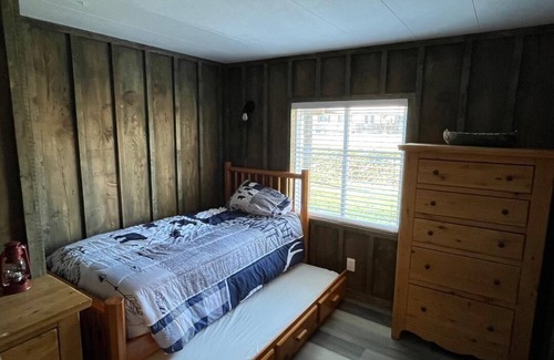 Elgin House | Located at the gateway of everything outdoors! Family and pet friendly.