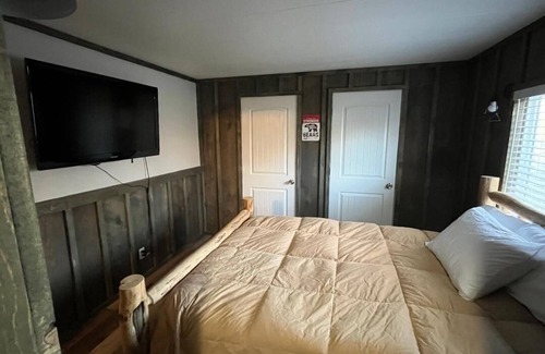 Elgin House | Located at the gateway of everything outdoors! Family and pet friendly.