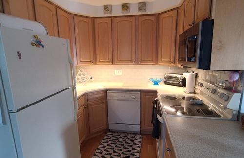 Sea Isle City Condo | Located convenient to restaurants, shopping, promenade and beach