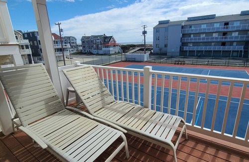 Sea Isle City Condo | Located convenient to restaurants, shopping, promenade and beach