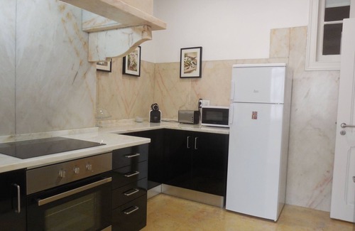 Lisbon Old Town Apartment | Located in a typical Lisbon neighborhood, it is ideal for groups or families.