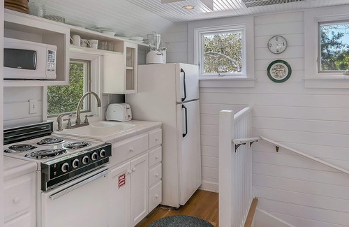 Seaside House | Located in Seaside - Sleeps 4