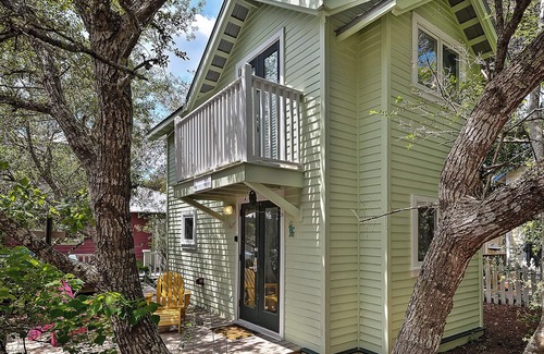 Seaside House | Located in Seaside - Sleeps 4