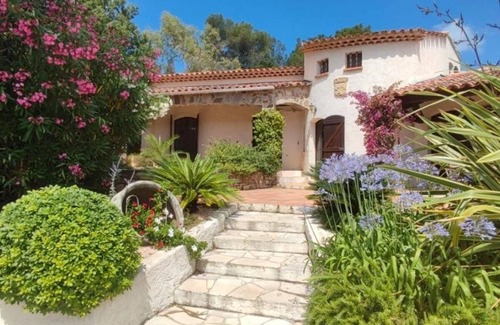 La Croix-Valmer Villa | Located in the Gulf of Saint Tropez minutes from La Croix-Valmer beach