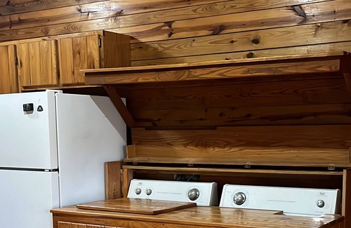 Rogers Cabin | Located just just outside of Rogers Arkansas next to Monte Ne Chicken