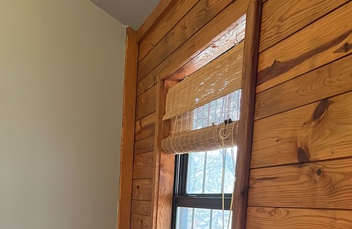 Rogers Cabin | Located just just outside of Rogers Arkansas next to Monte Ne Chicken