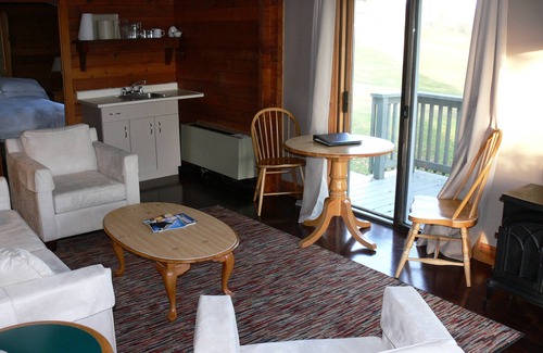 Fenelon Falls Cottage | Located on a Waterfront Golf Resort