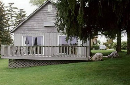 Fenelon Falls Cottage | Located on a Waterfront Golf Resort
