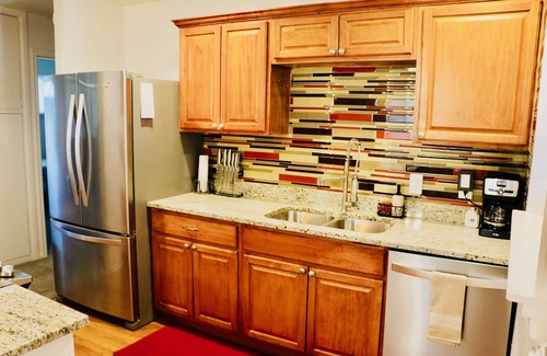 Rose Park House | Location! 7 min to downtown/convention center/airport. Quiet neighborhood.