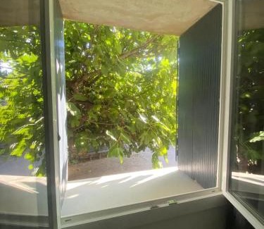 Orgnac-l'Aven Apartment | Location chaleureuse à Orgnac-l'Aven avec piscine partagée