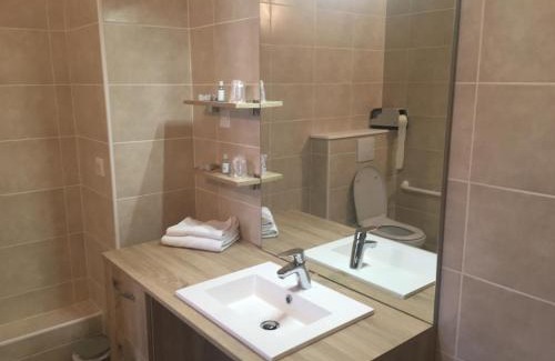 Dun-le-Palestel Hotel | Location chambres Hôtel Joly