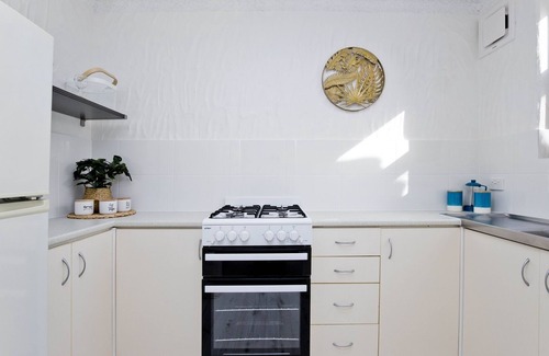 Glenelg Apartment | Location & Comfort Plus