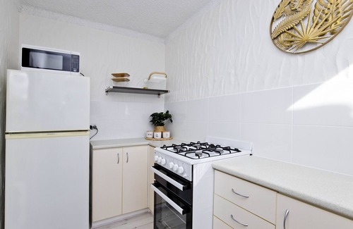 Glenelg Apartment | Location & Comfort Plus