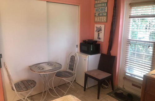 Southampton Apartment | Location! Location! HALF PRICE SALE @ 100 Daily, Sep 25 - Oct 10 & Oct 27- Nov 1