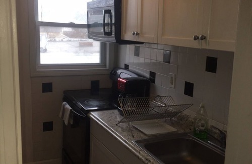 Highlands House | location location .04 mile city center 5Br/1 Full Baths, wifi, Netflx-freePARK