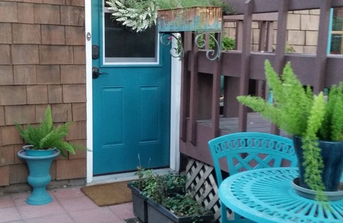 Sunnyside Apartment | LOCATION, LOCATION 1-BR apt. in Denver with WiFi, full kitchen and full bath