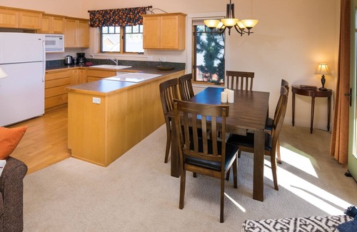 Sisters House | Location! Location! Escape to this beautiful air conditioned, pet friendly