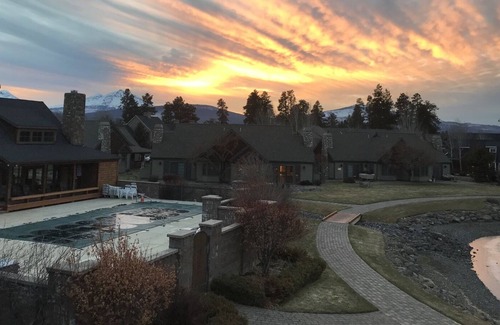 Sisters House | Location! Location! With some of the best views of the Cascade Mountains in