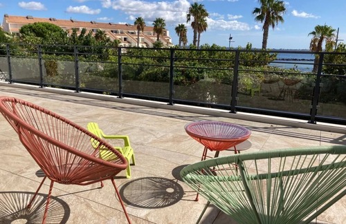 Meze House | Location Maison au Bord de L'etang de Thau - Plage 20 Mètres - 10 Couchages