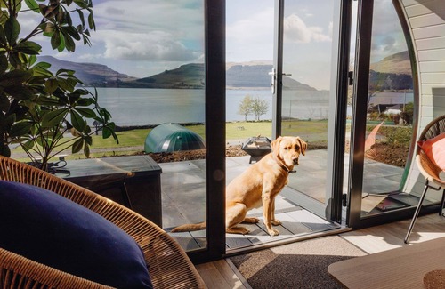 Calgary Cabin | Loch Don - sleeps 4 guests in 1 bedroom