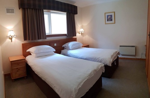Kinloch Rannoch Cottage | Loch Rannoch Otter Lodge (8) - Retreat Group