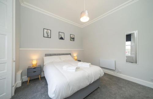 Montrose Apartment | Lochside Apartments, Apt C