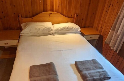 St Teath Cabin | Lodge 1 Lanteglos Hotel & Villas 3 bed sleeps 6
