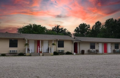 Yantis Apartment | Lodge #1 w Pool, Game Room, 1/2 Mile to Boat Ramps