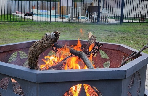 Yantis Apartment | Lodge #1 w Pool, Game Room, 1/2 Mile to Boat Ramps