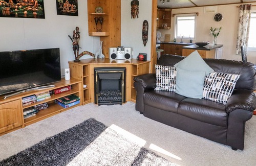 Yealand Conyers Cottage | LODGE 17 SILVERDALE, pet friendly, with a garden in Carnforth