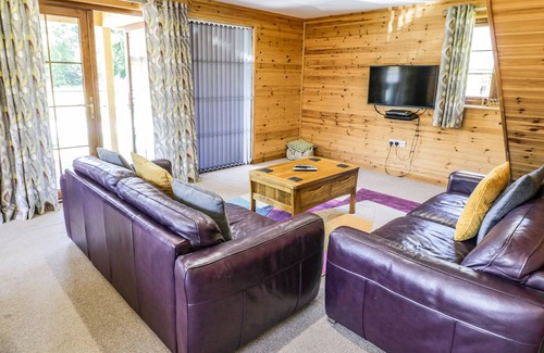 Llanbedr House | LODGE 21, family friendly, with hot tub in Llanbedr