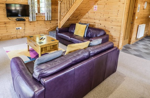 Llanbedr House | LODGE 21, family friendly, with hot tub in Llanbedr